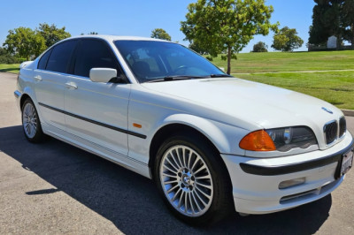 At $6,700, Is This 2001 BMW 330xi A Blast-From-The-Past Bargain?