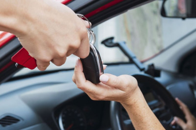 'I'm a car expert and this is why Britons should avoid buying cars for the rest of year'