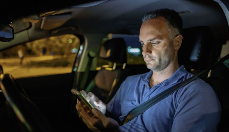 Drivers warned phone brightness could result in £1,000 fine as clocks go back on Sunday