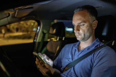 Drivers warned phone brightness could result in £1,000 fine as clocks go back on Sunday