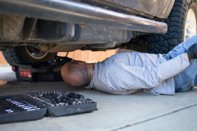 Pros And Cons Of A DIY Oil Change (Can It Really Save You Money?)