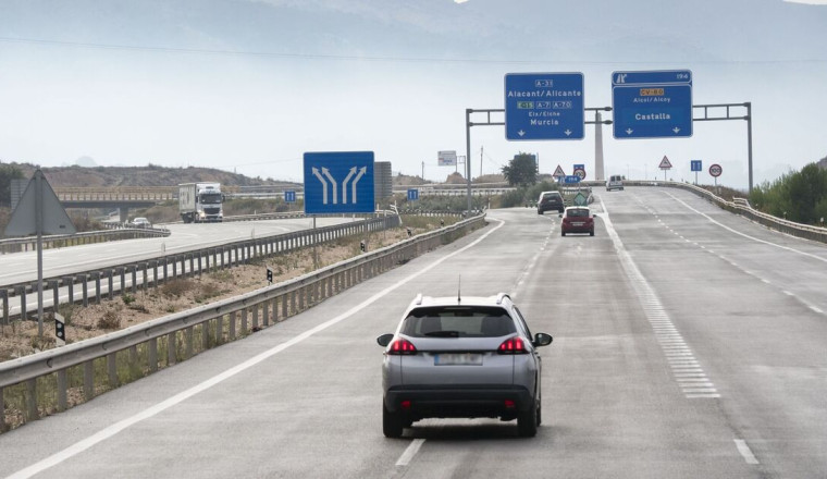 Spain hits Brits with strict new rules as £873 warning issued