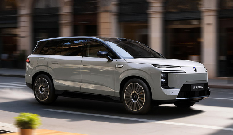 Denza N8L revealed as six-seat PHEV with 143-mile electric range