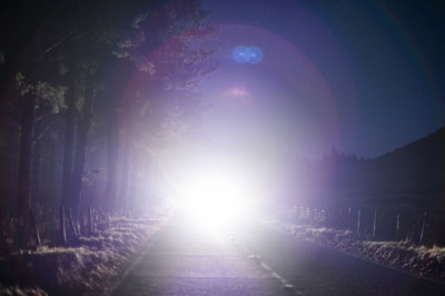 Drivers who use dipped headlights issued warning amid 'dazzle' concerns