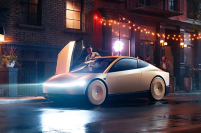 Turns Out Tesla Cybercab Will Have a Steering Wheel and Pedals ‘If We Have To:’ TDS