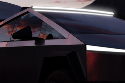 Cybertruck’s Light Bar Has Joined The Long List Of Things Falling Off Teslas