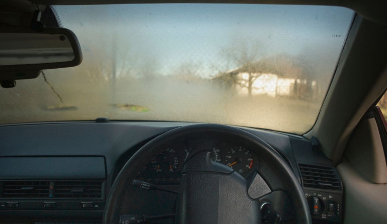 AA settles debate on whether hot or cold air is best for defogging car windscreen