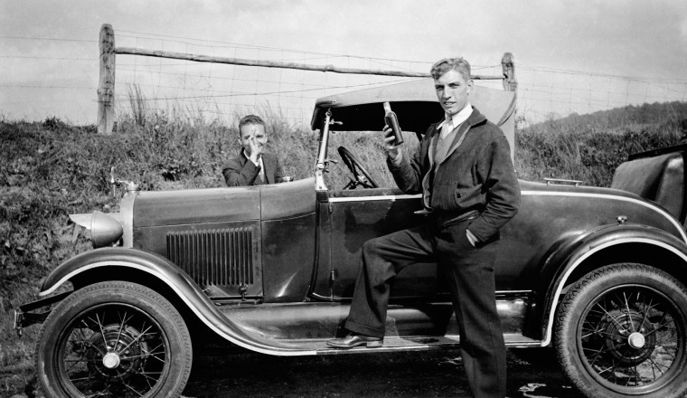 The Speed, Power, and Legacy of Moonshine Runners’ V8 Getaway Cars