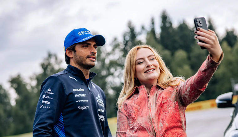 Carlos Sainz teaches Amelia Dimoldenberg how to drive