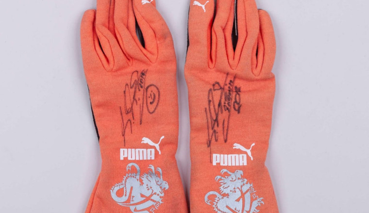 Your chance to own signed memorabilia from F1 champions!