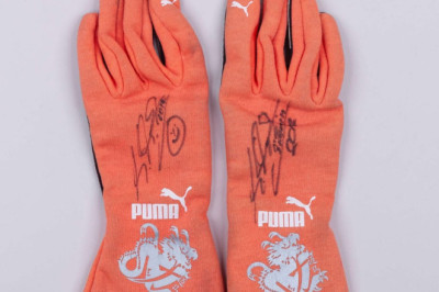 Your chance to own signed memorabilia from F1 champions!