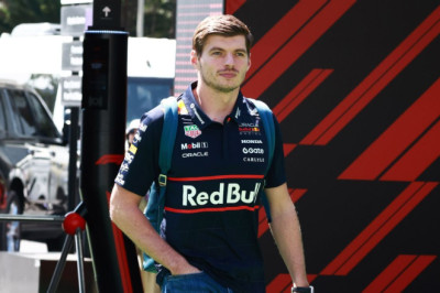 F1 title battle: Verstappen feeling 'no pressure'