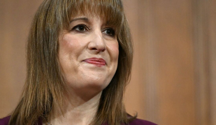 Rachel Reeves told to ditch new 3p pay-per-mile car fee as industry slams change