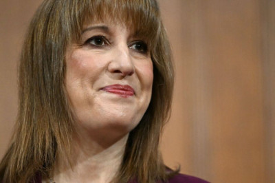 Rachel Reeves told to ditch new 3p pay-per-mile car fee as industry slams change