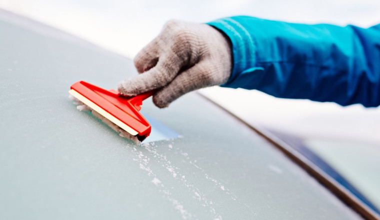 AA shares the 'correct' way to de-ice car on cold winter morning