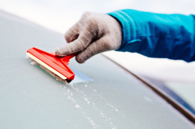 AA shares the 'correct' way to de-ice car on cold winter morning