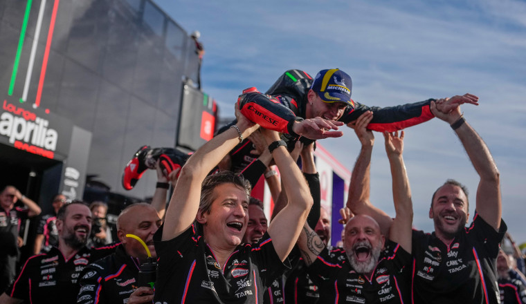 Bezzecchi perfect at Portimao with dominant victory