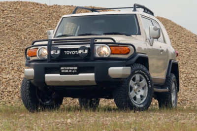This 2008 Toyota FJ Cruiser Got a 1,000-Hour Restoration and—Wow