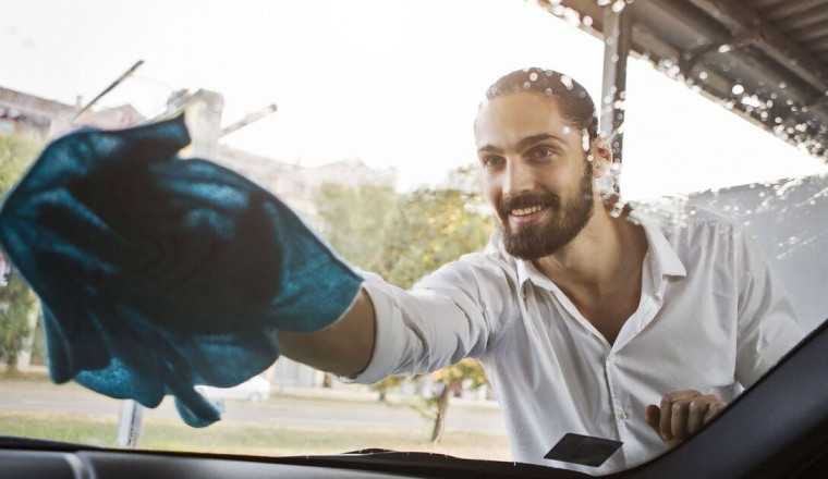 Car expert reveals one mistake everyone makes when cleaning their windscreen