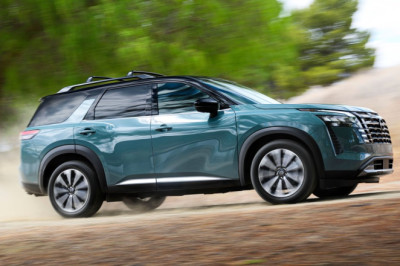 The 2026 Nissan Pathfinder Gets New Tech But Keeps All the Buttons You Crave