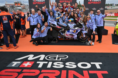 Alex Marquez resists Acosta for Sprint victory in Valencia