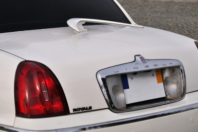 Here's What That Boomerang On The Back Of Old School Limos Was For