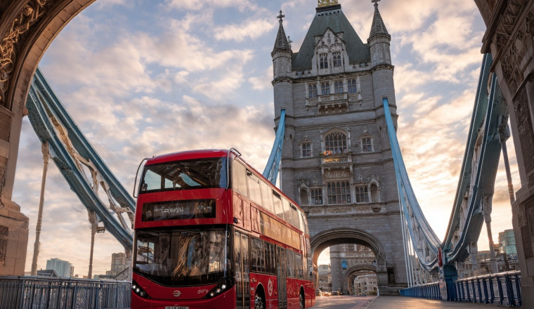 London Bus Driver’s Daring Leap Over Tower Bridge Gap Turns Him Into Legend