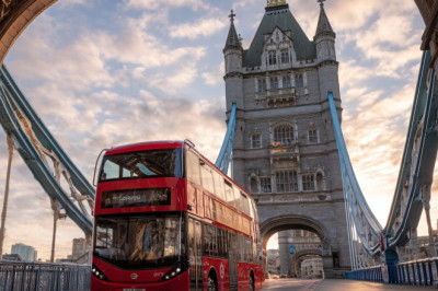 London Bus Driver’s Daring Leap Over Tower Bridge Gap Turns Him Into Legend