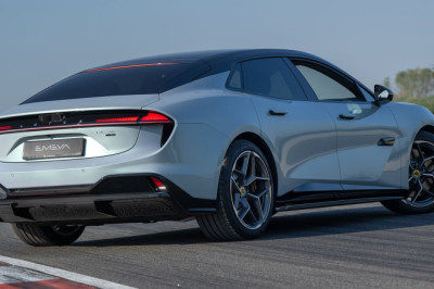 Lotus Emeya sets another charging benchmark...