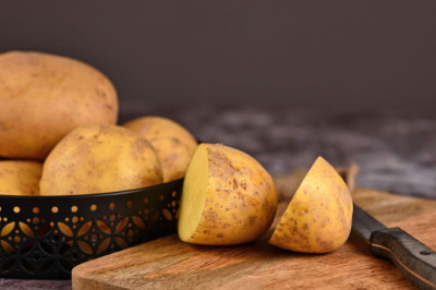 Brits urged to rub a potato on their car windscreen this week