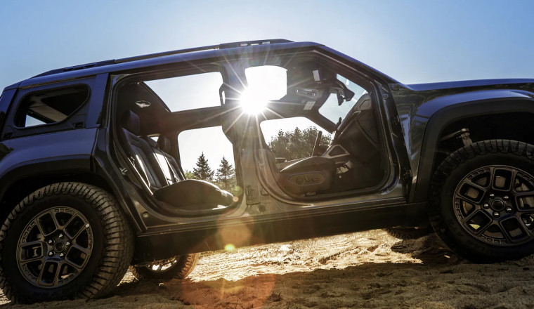 Jeep Recon Lands as Electric Off Roader with Doors You Can Take Off