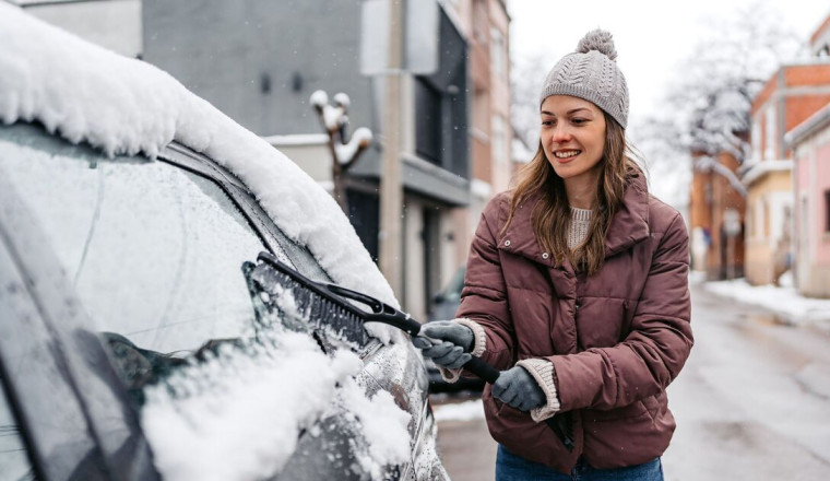 Drivers issued AA warning over de-icing your car