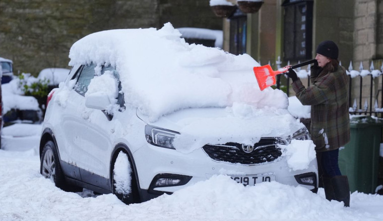 Motorists issued warning from AA over defrosting your car this winter