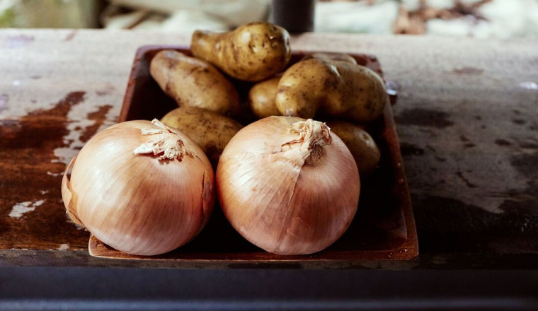 Drivers urged to rub brown onions on car windscreens in November