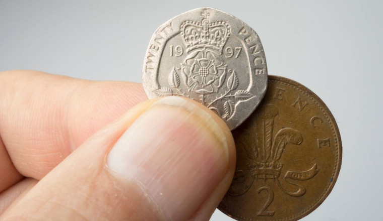 AA shares easy 20p 'test' all drivers should do before setting off this winter