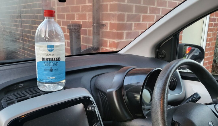 Drivers urged to put white vinegar in cars