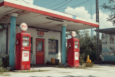 Why Fuel Prices Keep Climbing While Oil Barrel Costs Fall