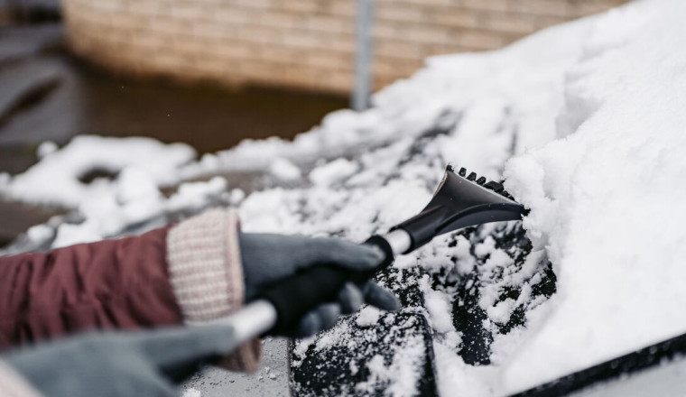 Motorists warned against leaving car engines running to warm up in cold weather