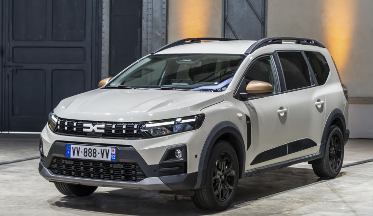 Updated Dacia Jogger gets new hybrid and fresh look for £25 more