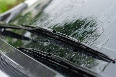 Foggy car windows are cleared in seconds when you put tiny device under seats