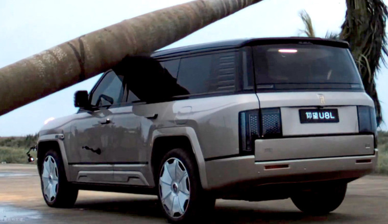BYD Drops Giant Palm Tree On $150K YangWang And It Drives Off Like Nothing Happened