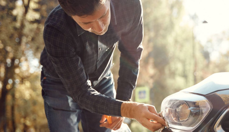 Stop car headlights getting foggy in December with everyday item that RAC recommends