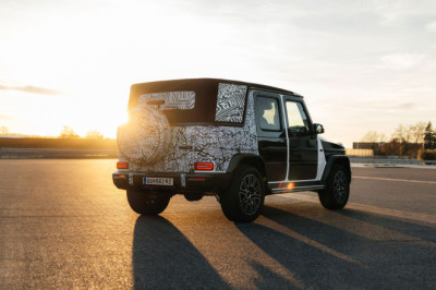 Dec 3: Rate of business closures falls; Topps Tiles buys Fired Earth; Mercedes tests G-Class cabrio