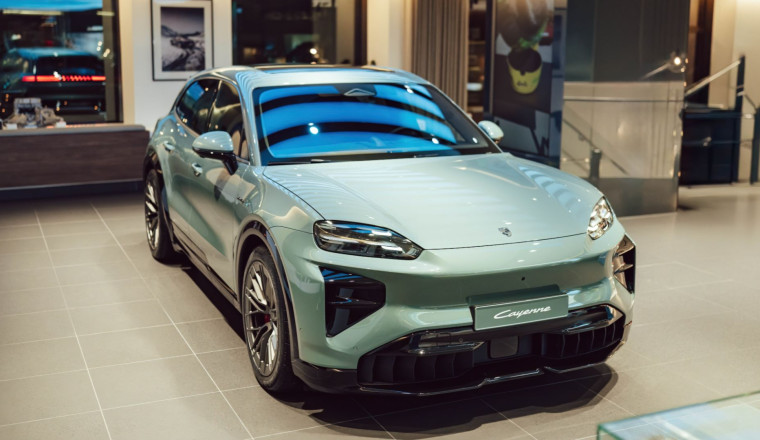 First look: new Porsche Cayenne Electric makes London debut