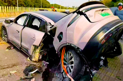 Nio EV Splits Open Like A Can Of Tuna In A Strange Crash