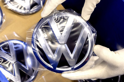 VW Offers Workers $35,000 To Move And Still Gets Booed