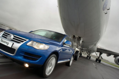 Can A Volkswagen Touareg Tows 155-Ton Boeing 747