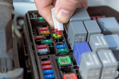 Here's How To Check And Replace Car Fuses Yourself