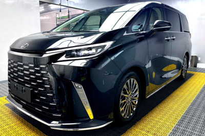 How Did A $270K Lexus LM Minivan Sneak Into California With A Clean Carfax?