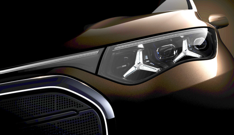 Mercedes’ New VLE Is A Starry-Eyed Grille Seeker